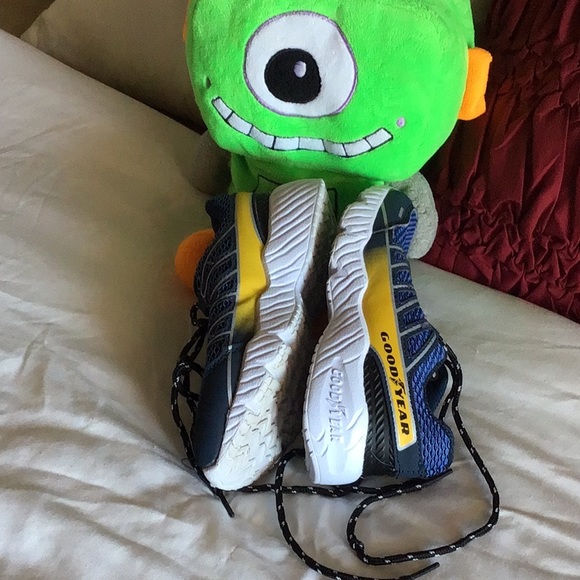 Boys Goodyear Sneakers - Picture 3 of 9